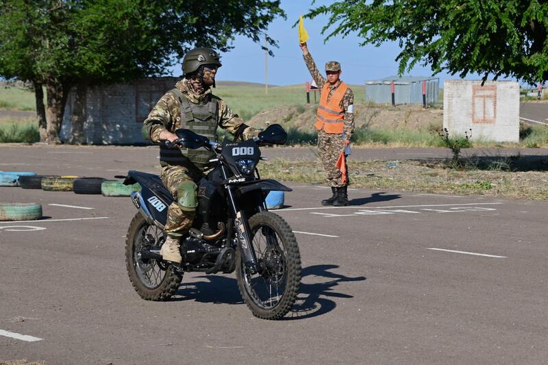 В Сухопутных войсках готовят мотоциклистов для современных боевых задач