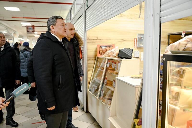 Аким области проверил цены на продукты питания