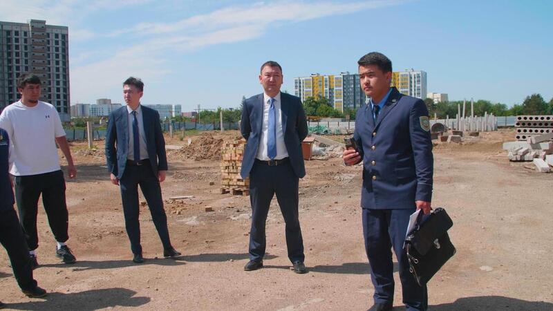 В Астане сносят незаконно построенный жилой комплекс