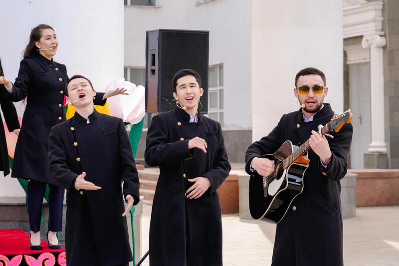 Праздничное мероприятие прошло около театра «Жастар» в Астане