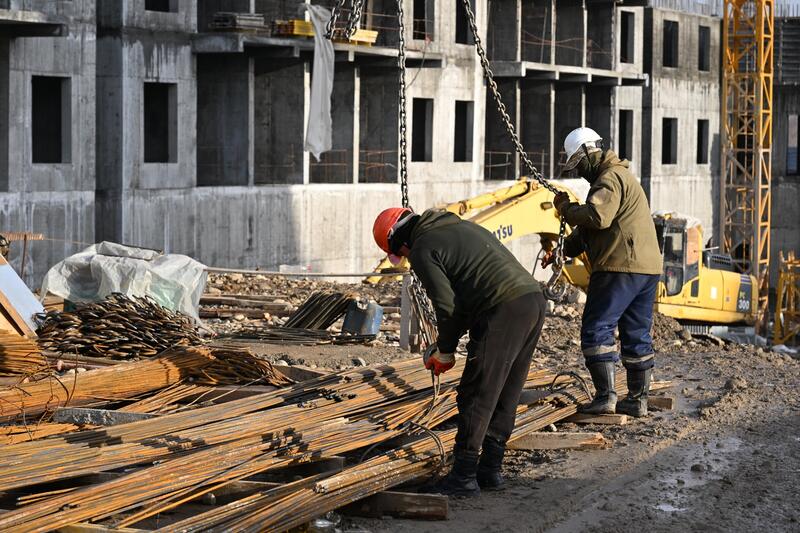 Аким города Ернат Бәзіл проинспектировал строительные объекты