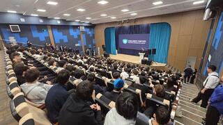 Дипфейки, дропперы, мошенники: столичным школьникам рассказали о цифровой безопасности