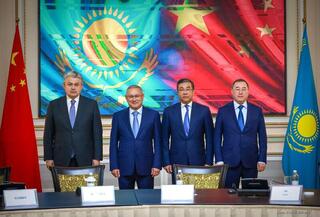 Акимы приграничных областей Казахстана приняли участие на совместной встрече с делегацией из КНР