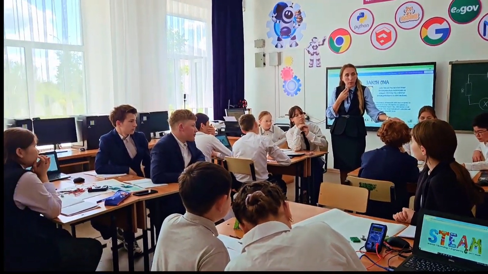 Как педагог из Карагандинской области меняет представление о сельской школе