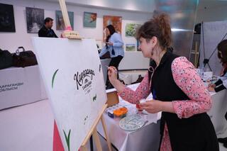От ремесла до искусственного интеллекта: карагандинские креаторы представили свои работы в Астане