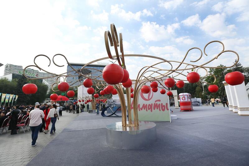 Alma Fest: более 100 тонн яблок, выступления суперзвезд и увлекательные игры