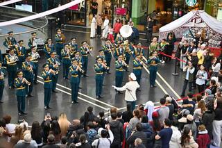 В Астане музыканты Центрального военного оркестра поздравили казахстанцев с праздником Наурыз