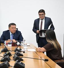 Первый заместитель акима области Алибек Жаканбаев провел прием граждан по личным вопросам