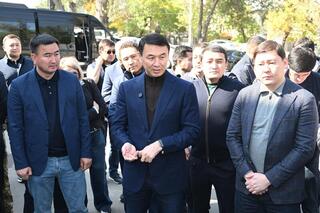 Аким Алматы выслушал обращения жителей и проверил реализацию городских проектов