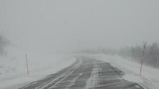 В Карагандинской области спасатели помогают автомобилистам выбраться из снежных заносов