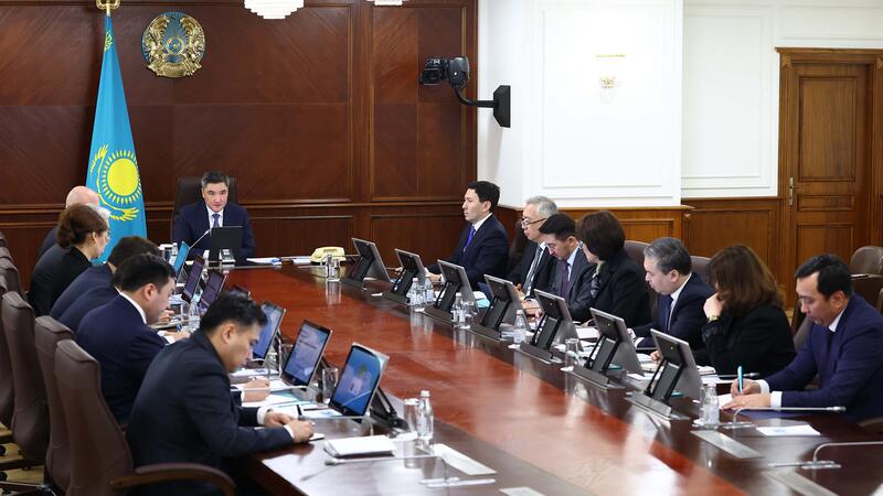 Олжас Бектенов провел совещание по исполнению поручений Президента, данных на расширенном заседании Правительства