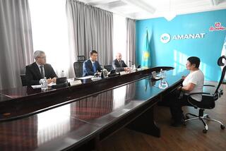 Сегодня в городском филиале партии AMANAT состоялся личный приём граждан акимом города Алматы Дарханом Сатыбалды.