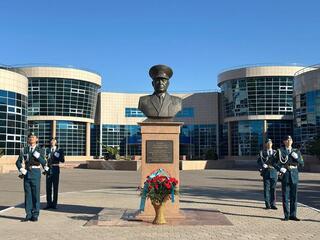 В Вооруженных Силах почтили память Сагадата Нурмагамбетова