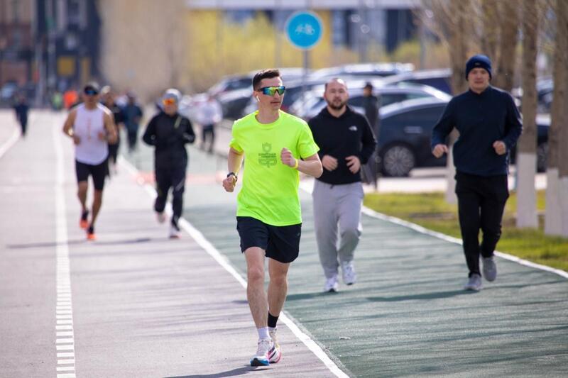 «Таза Қазақстан»: около 1200 человек приняли участие в акции по уборке территории на открытии бегового сезона в Астане