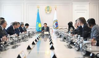 Аким Алматы встретился с Генеральными и Почетными консулами в РК