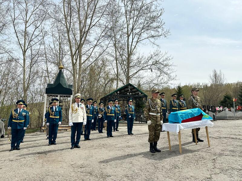 В городе Алтай прошла церемония захоронения останков Петра Оконечникова, найденных в России