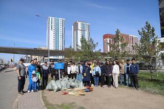Сотрудники МЧС приняли участие в общегородском субботнике