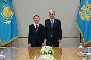 Указом Президента Ким Сонг Кёнг награжден орденом «Достык» II степени