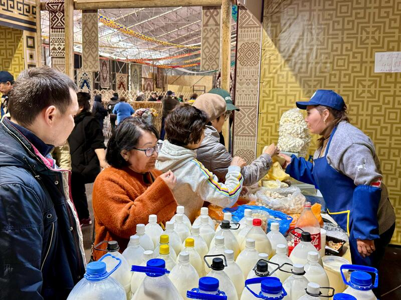 В Астане проходит сельскохозяйственная ярмарка продукции Актюбинской области