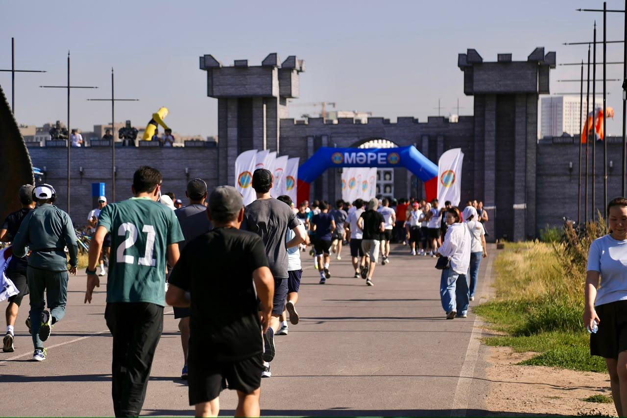 «ALMATY RUN»: В Астане более 2,5 тысяч человек пробежали дистанцию 6,2 километра