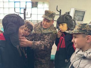 Военную кафедру карагандинского вуза посетили школьники