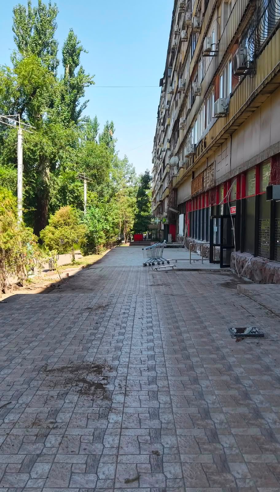 Алматының орталығындағы супермаркетке салынған қосымша құрылыс сот шешімімен бұзылды