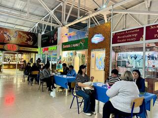 В городе Темиртау в торговом доме «Пассаж» прошла республиканская акция «Юридическая аптека», в рамках которой жителям была оказана бесплатная правовая помощь.