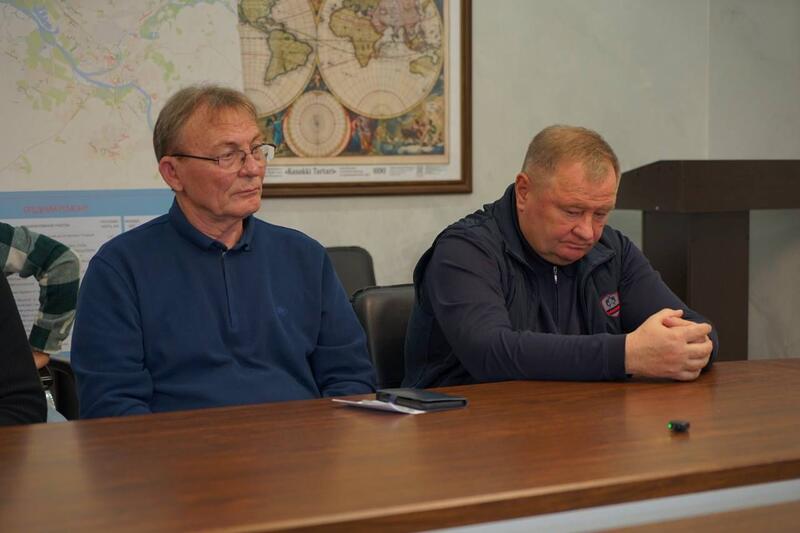 Аким города провел встречу с подрядчиками: в Усть-Каменогорске продолжается ремонт дорог