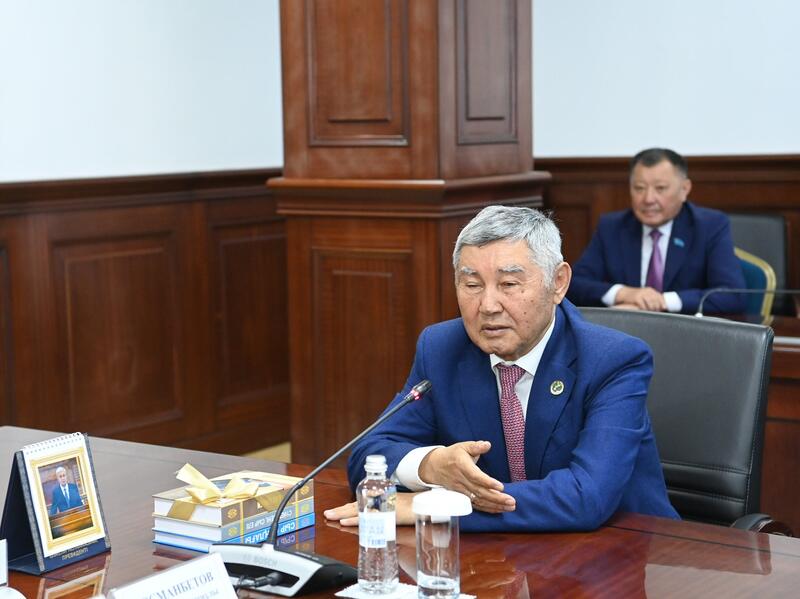 Государственному и общественному деятелю Бакбергену Досманбетову 80 лет