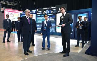 Проекты в сфере цифровизации представили Президенту на выставке Digital Bridge