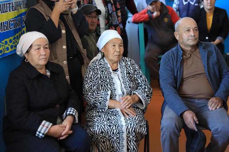 Аким области поручил рассмотреть вопрос строительства школы в Токмансае