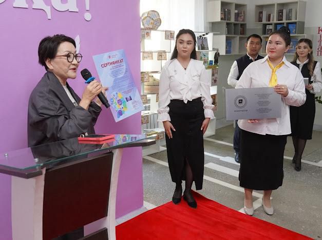 В школе Семей открылась библиотека имени Абая с фондом в 60 тысяч книг