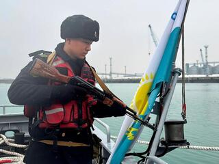 Военные моряки отработали комплекс боевых задач в Каспийском море