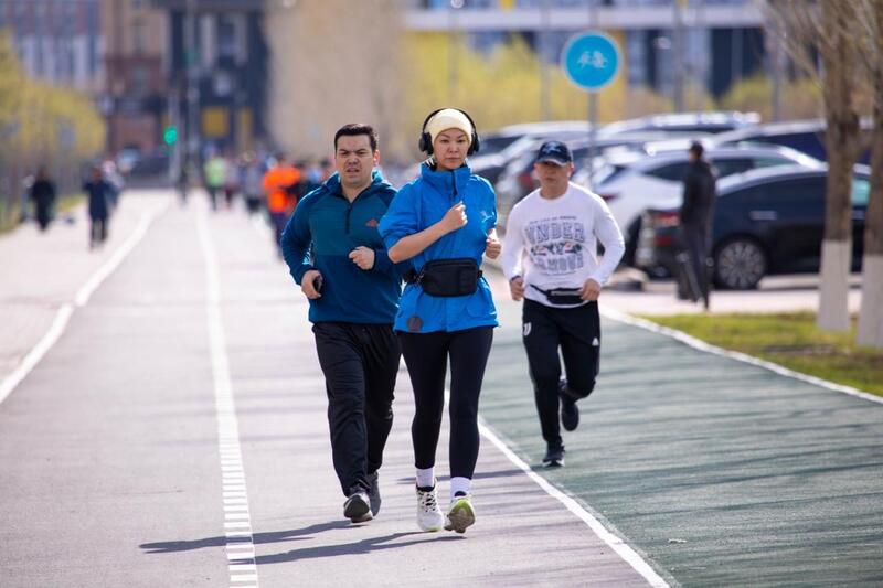 «Таза Қазақстан»: около 1200 человек приняли участие в акции по уборке территории на открытии бегового сезона в Астане