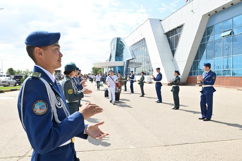 В Актобе торжественно встретили участников международного сбора молодежи «Айбын»