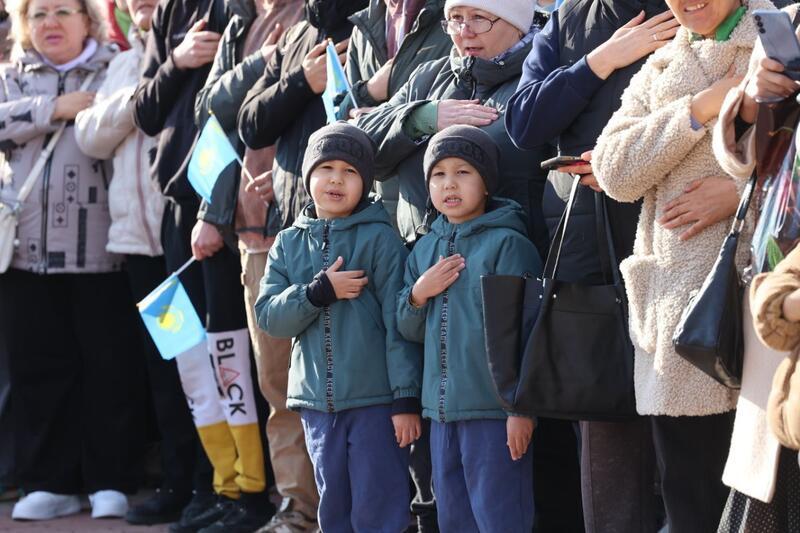 В Рудном состоялась торжественная церемония поднятия Государственного Флага Республики Казахстан в честь Дня Республики