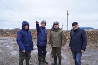 Аким области Марат Ахметжанов осмотрел ход противопаводковых работ в Кокшетау