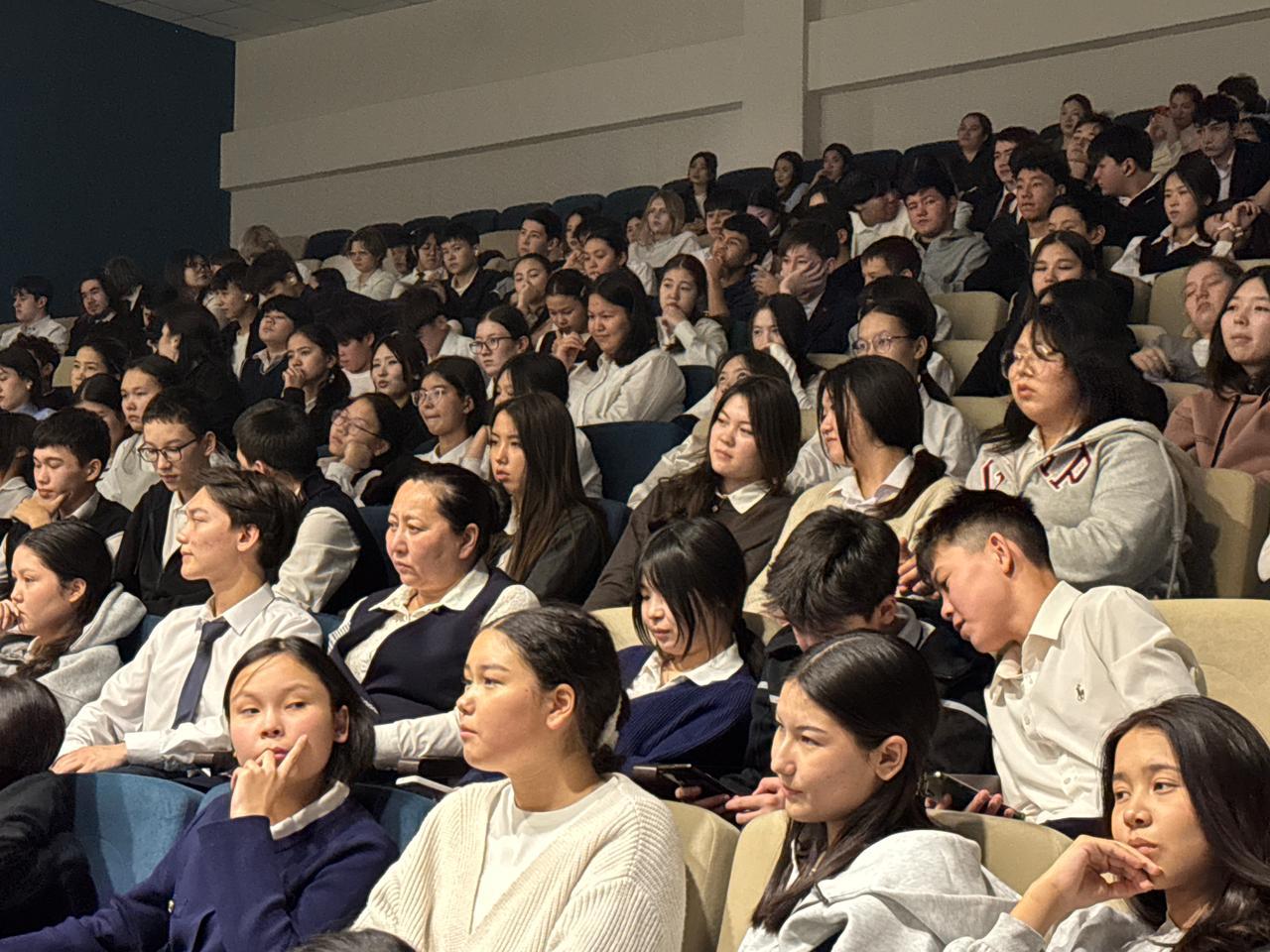 «Закон и порядок»: в Астане прошла профилактическая встреча со школьниками