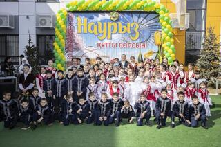 Марат Султангазиев поздравил детей с Наурызом и поддержал их творческие инициативы