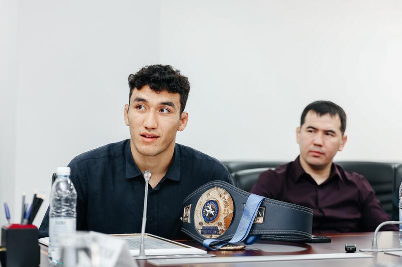 Глава региона встретился с Ризабеком Айтмуханом – победителем чемпионата мира по вольной борьбе в Белграде