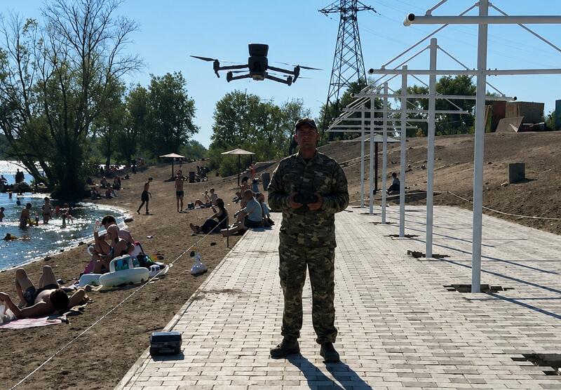 На пляжах ВКО спасатели используют «говорящие» дроны для обеспечения мер безопасности