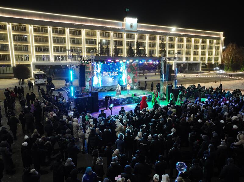 Аким области посетил праздничное мероприятие, посвященное Новому году