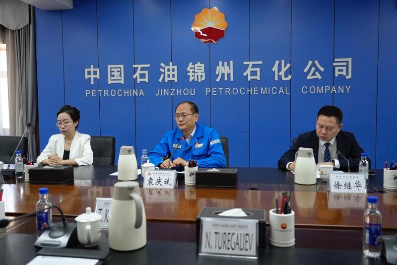 ОБЛАСТНАЯ ДЕЛЕГАЦИЯ ОЗНАКОМИЛАСЬ С ПЕРЕДОВЫМ ОПЫТОМ НЕФТЕХИМИЧЕСКОГО ПРОИЗВОДСТВА