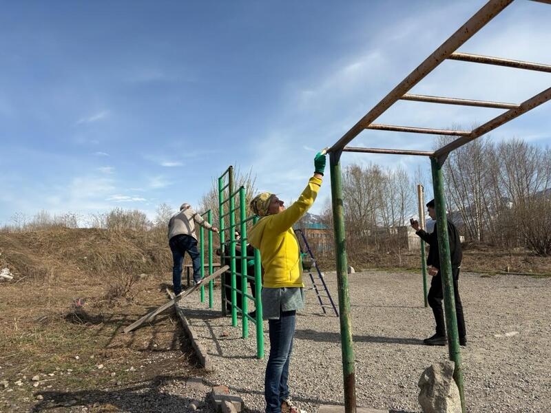 Жители Риддера на субботнике собрали более 5 тонн мусора