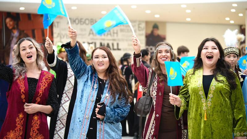 Аким области поздравил футболистов клуба «Алтай» с выходом в Премьер-лигу