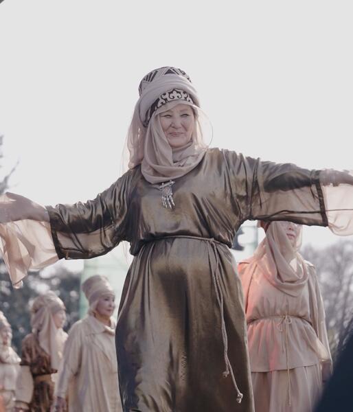 В Алматы прошёл уникальный модный показ с участием апашек