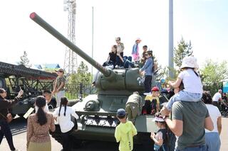 В День Победы в летной части Астаны воссоздали атмосферу фронтовых лет