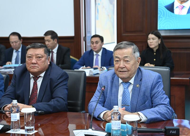 Государственному и общественному деятелю Бакбергену Досманбетову 80 лет