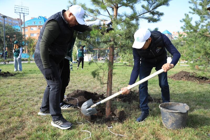 Тысячи жителей Актобе приняли участие в акции World Cleanup Day