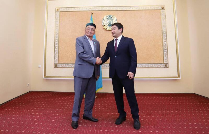 В Мангистау ко Дню государственных служащих наградили лучших представителей отрасли